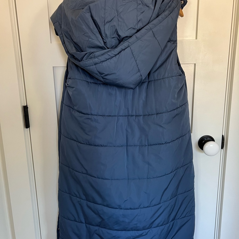 Women's Blue Puffer Vest - Picture 4 of 8